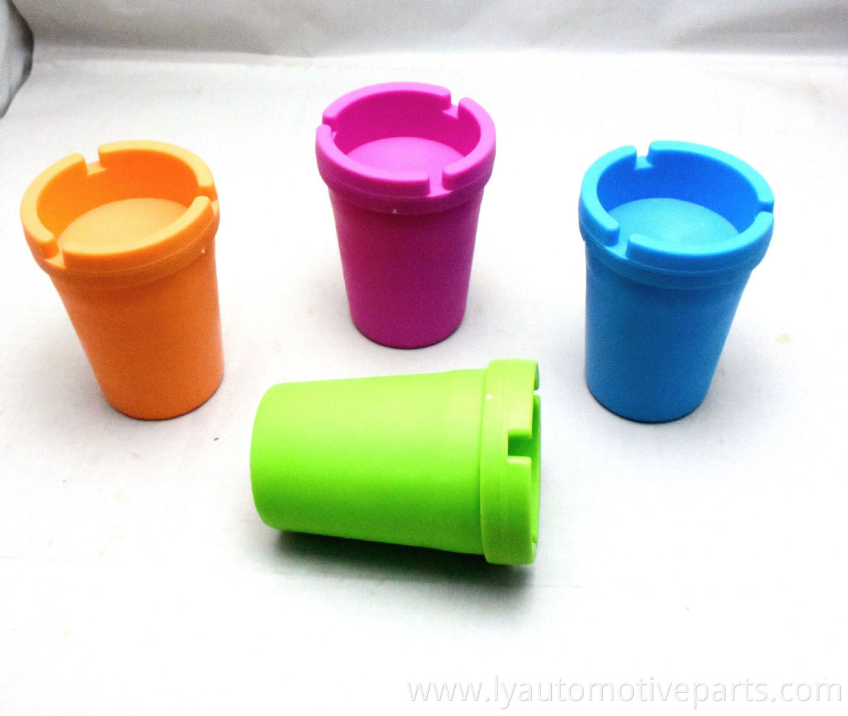 Car Products Ashtray STUB Out Glow in The Dark Cup SELF EXTINGUISHING Cigarette Ashtray Butt Bucket Portable Ashtray
